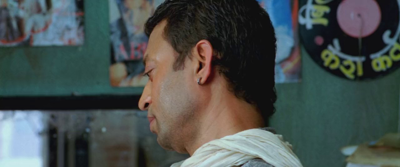 Billu-2009-Hindi-Blu-Ray-720p-x264-AVC-AAC-6ch-ESub-mkv-0003
