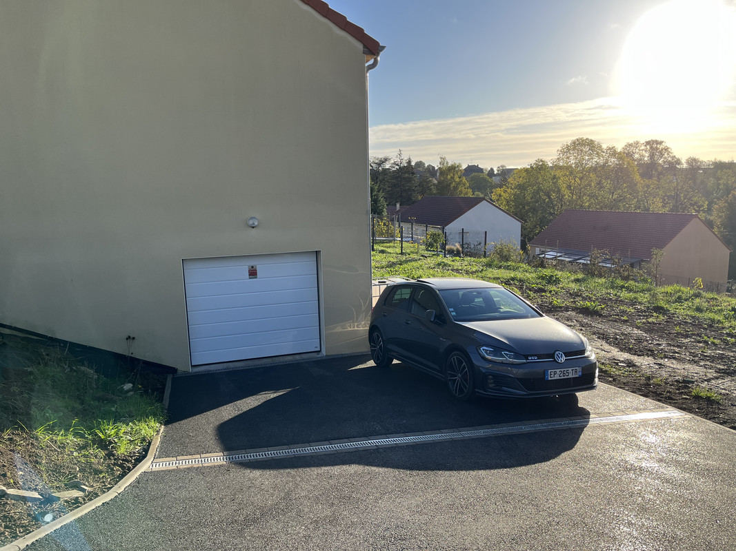 FB77D747-6EF0-4922-93EF-35A6CC017653