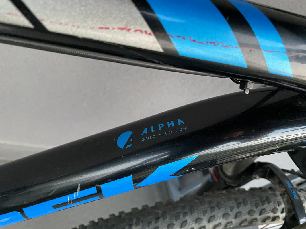 3EAFA4EE-6F38-474E-BAE2-95E578F73F94