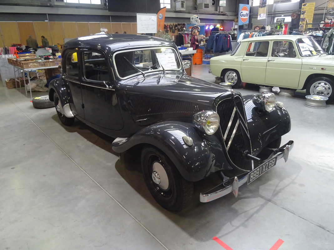 CITOËN Traction 11 B Berine de 1956 [304] (ad)