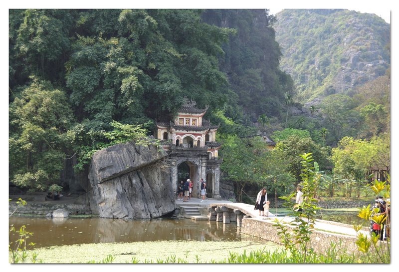 Tam Coc, rios, montañas y campos de arroz. - De la bahía de Halong a los templos de Angkor (12)