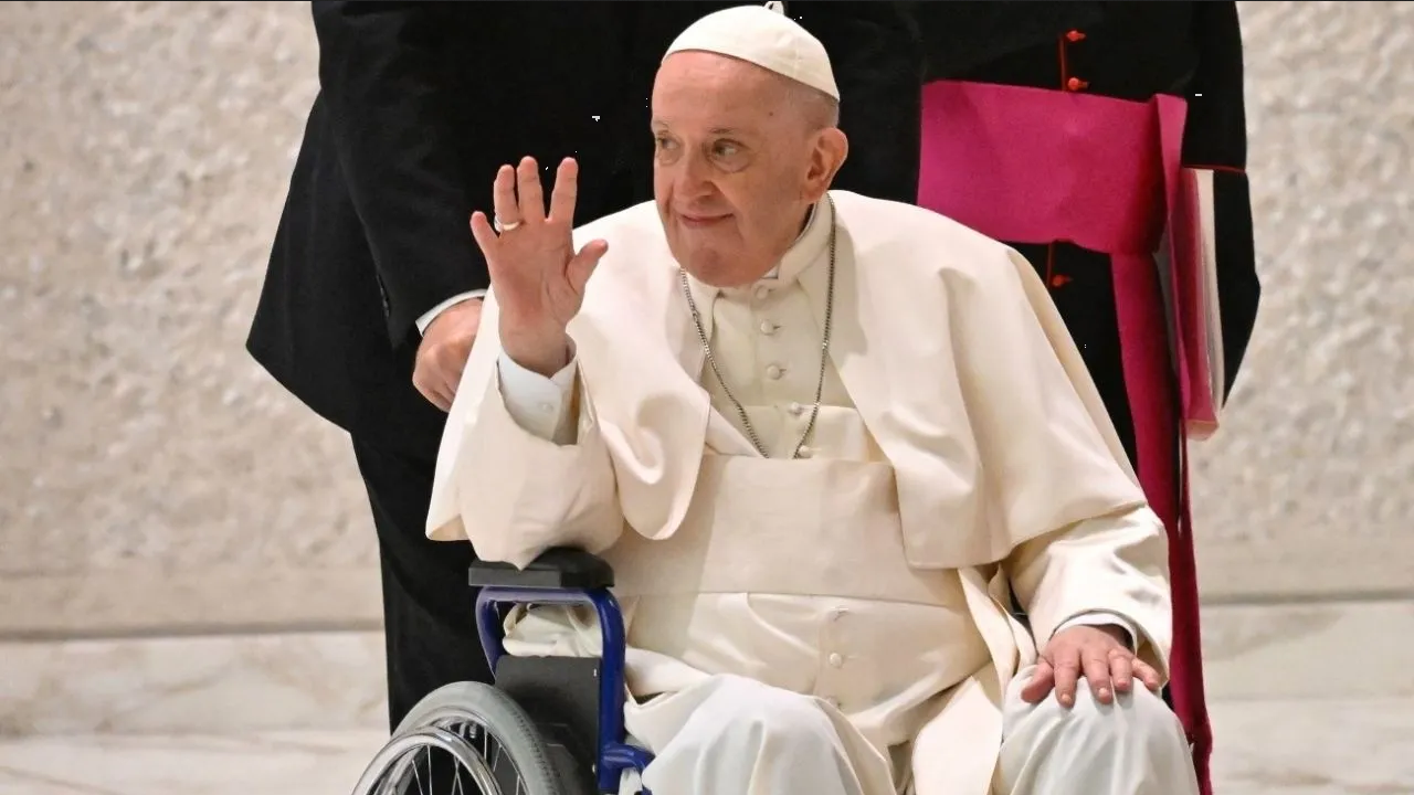 Papa Francisco se recupera; será dado de alta mañana