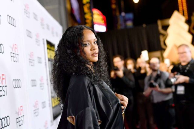 rihanna-queenandslim-premiere-01