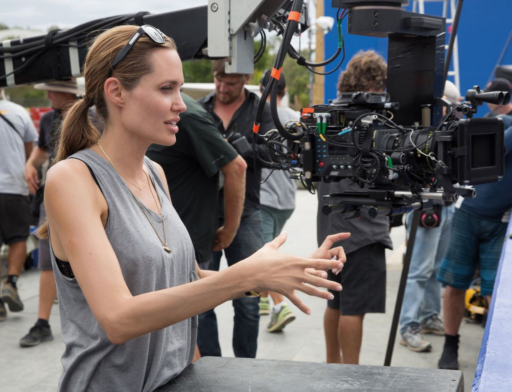 Louie Survive The Plane Crash In Unbroken