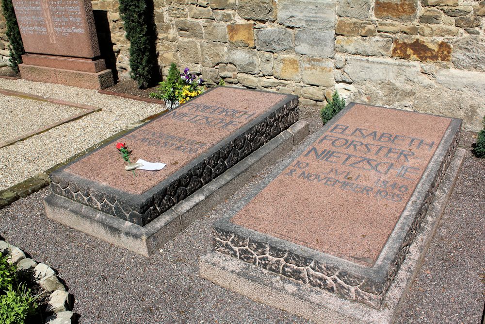 roecken-nietzsche-gedenkstaette-luetzen-burgenlandkreis-grab-friedrich-nietzsche