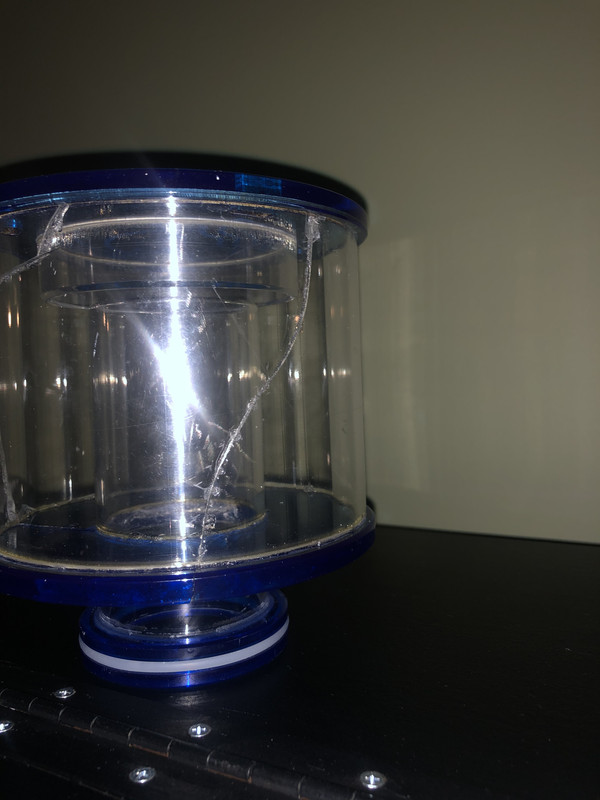 EA829ECB-32D7-4903-9E7C-0F04158E1906