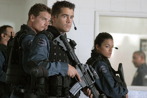 Samuel L. Jackson , Colin Farrell , Michelle Rodriguez , dan Brian Van Holt dalam SWAT (2003)