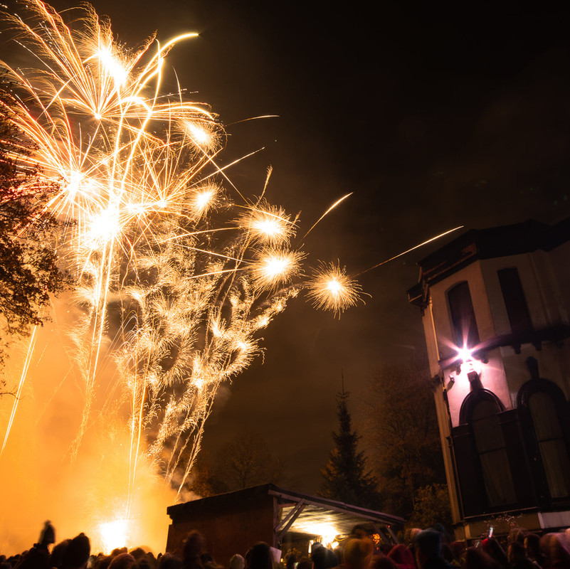 1489165-0-fireworks-night-at-the-carlton-club-1024