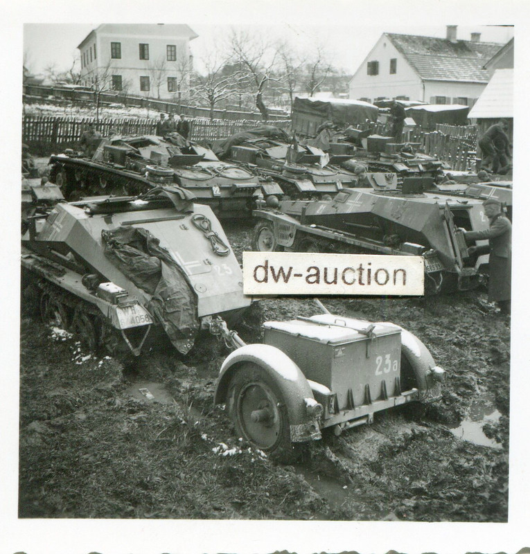 Sturmgeschütz mit Nummer und SdKfz Halbkette Mun