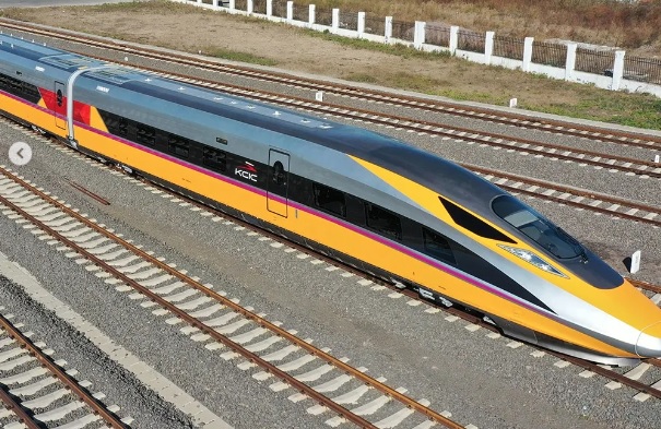 Proyek Kereta Api Cepat Jakarta-Bandung merupakan wujud persahabatan Indonesia-Tiongkok yang selalu dibahas dalam pertemuan kedua negara.