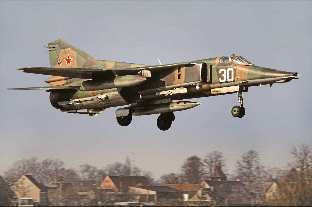 559 APIB Mig-27K 30 Blue_76802640363, Frühling 1993 (2)a