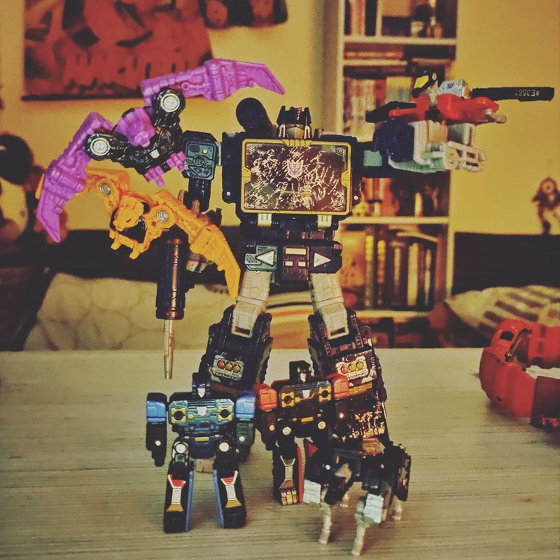 Transformers-Generations-Selects-Micromaster-WFC-GS10-Soundwave-Spy-Patrol-3rd-Unit-4-Pack1