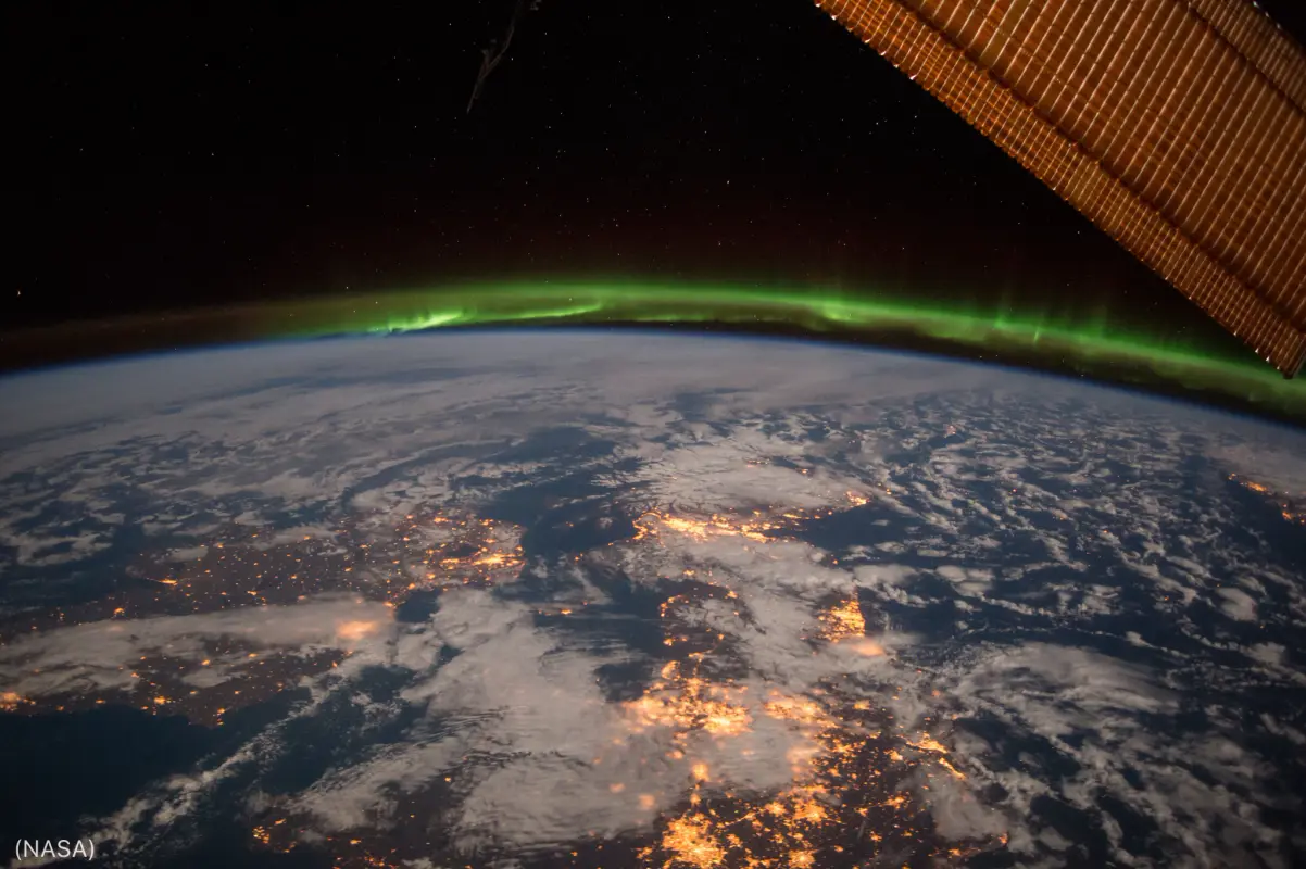 [صورة: iss042e215971.webp]