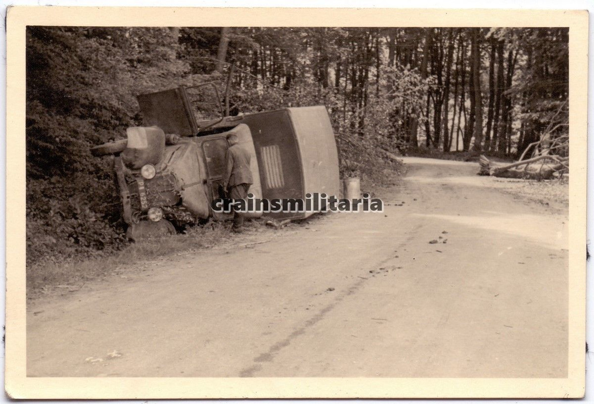 Orig. Foto zerstörte französische RENAULT Lkw Tr