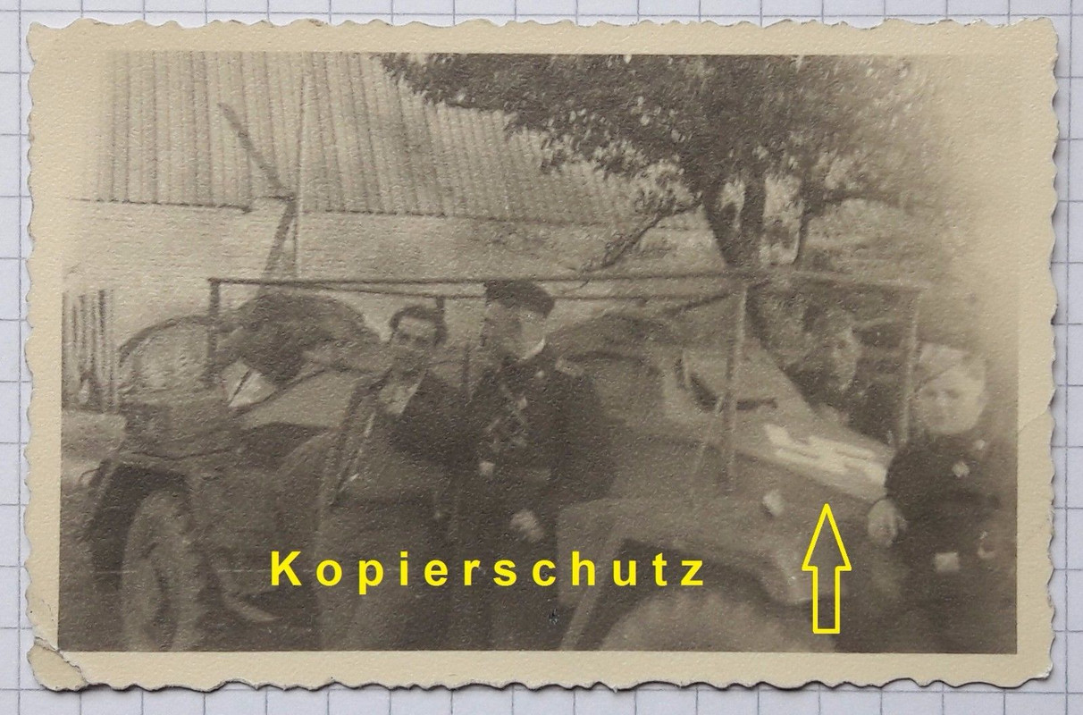 Foto Panzerspähwagen SdKfz mit Balkenkreuz in Fr
