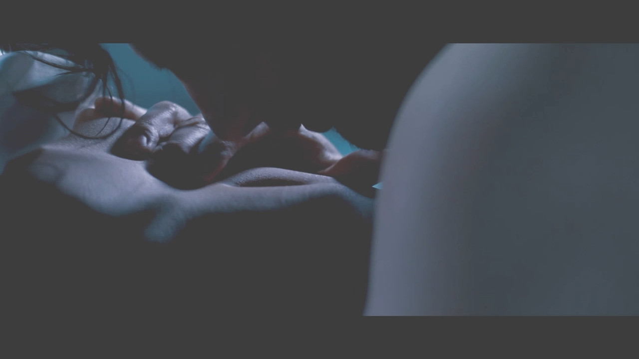 Raima Sen Hot Navel From Mirch 2010 1080p Light Version.mp4_snapshot_00.32_[2020.12.02_20.41.32]