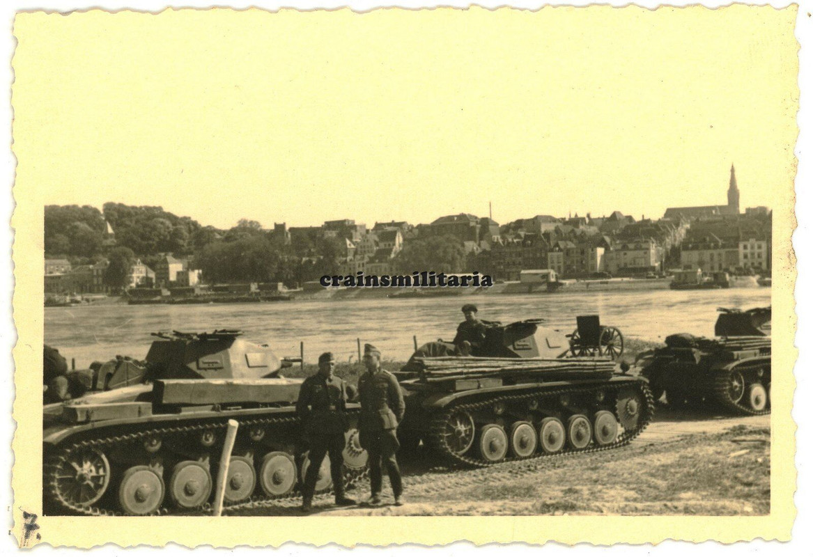 Orig. Foto 9.PD Panzer II Tank an Waal Fähre in NIJMEGEN Nimwegen Holland 1940