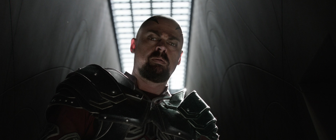 Thor - Ragnarok (2017).mkv_snapshot_00.45.16_[2018.02.23_00.59.4