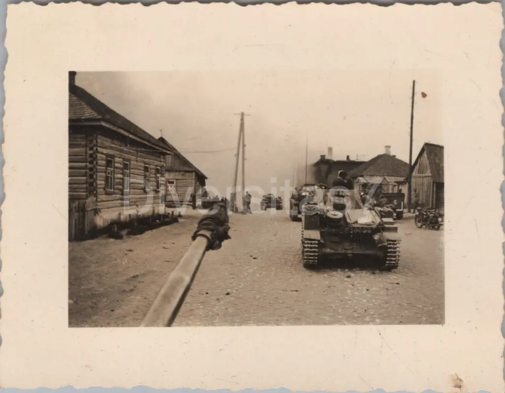 Foto a Nachl. Uffz H Gollner Panzer-Regt. 4, Panzer Angriff Prucana D-82
