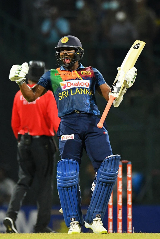 chamika-karunaratne-batting.jpg