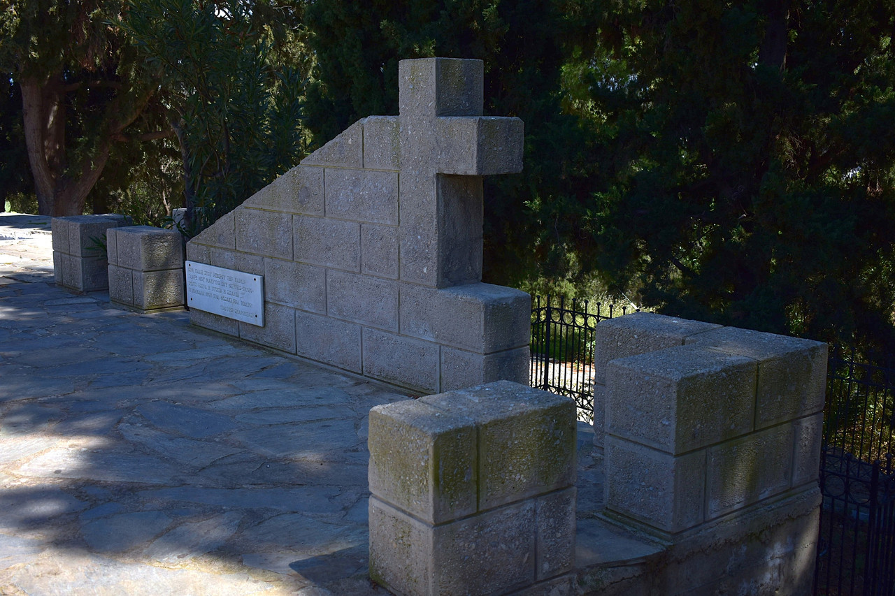 Ο τάφος του ποιητή Γιάννη Σκαρίμπα (1)