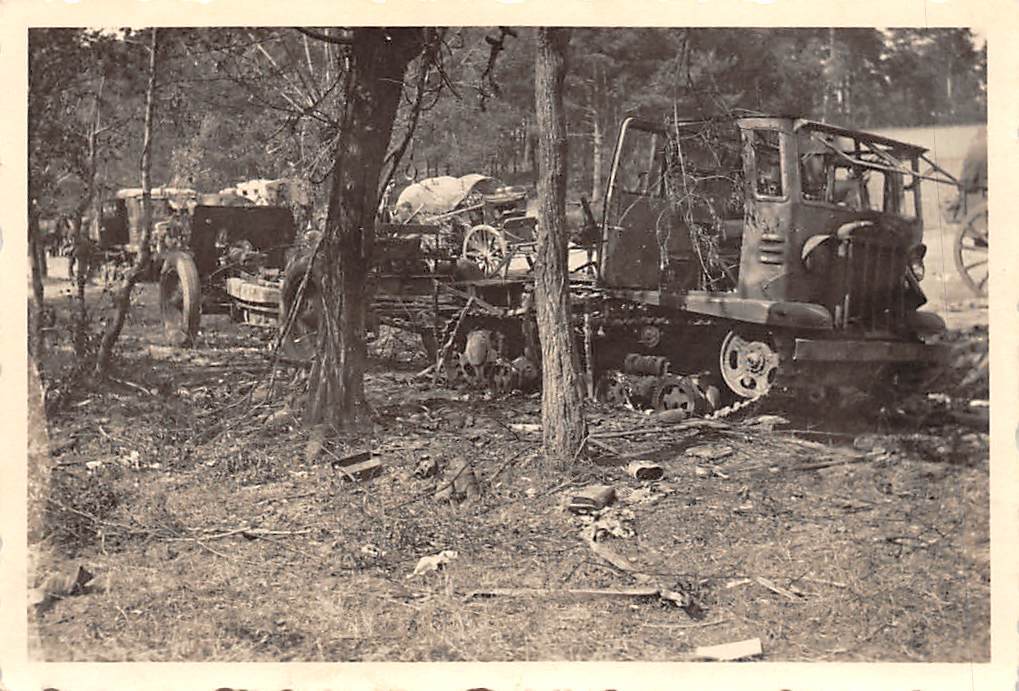 Vormarsch zerstörte Raupe Geschütz Kowel Ostfron