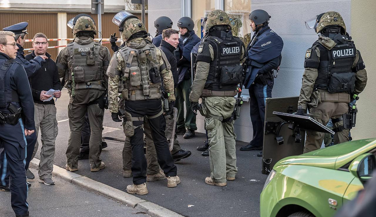 0B825844-1BC5-4B74-AC6A-92A7C347D98B