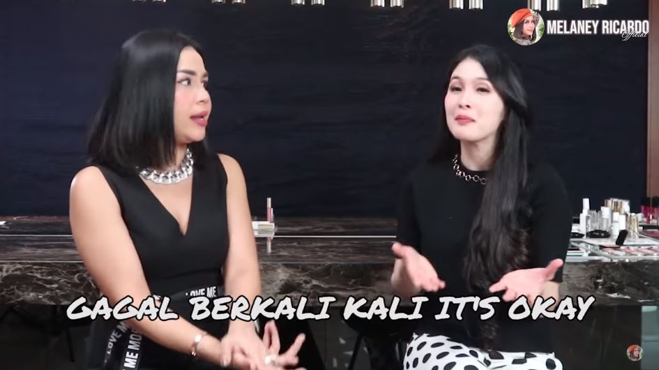 Sandra Dewi memberikan motivasi