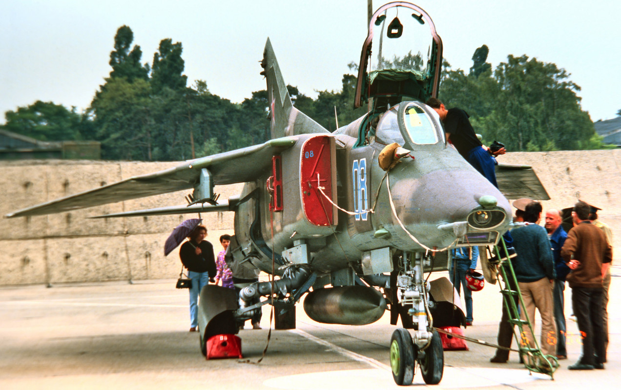 559 APIB Mig-27K 08 Blue_76802623142 (8)