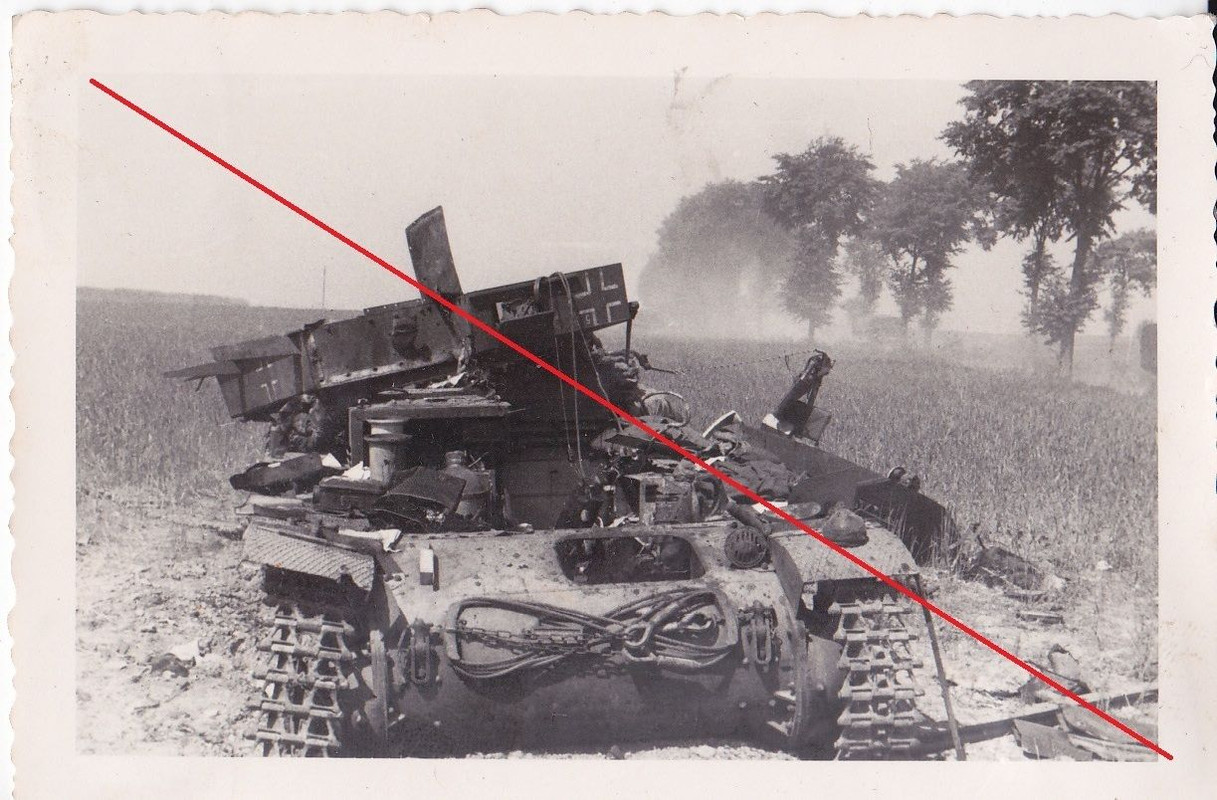 Foto Zerstörter Deutscher Panzer 2 Deutsch 2.Wk