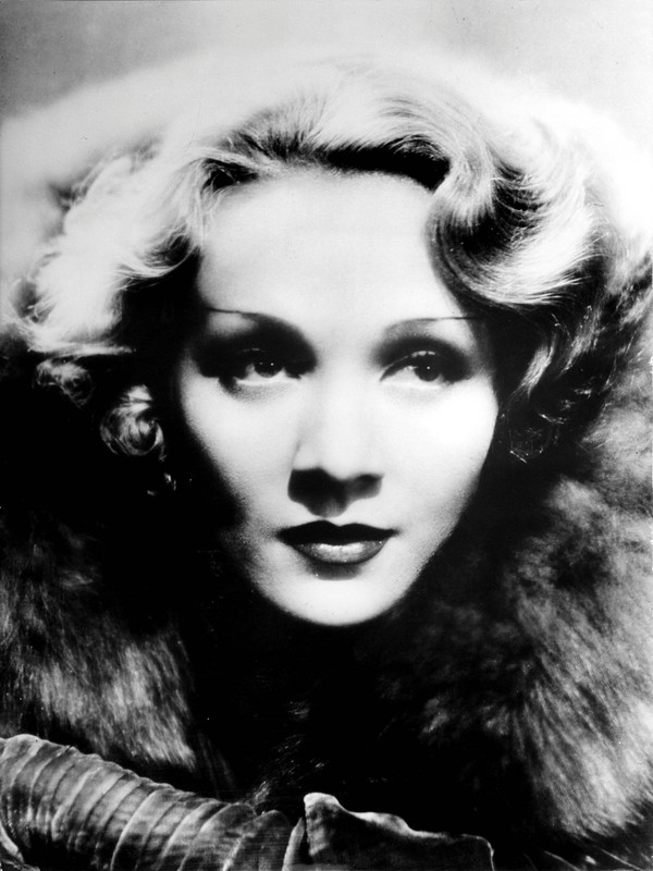 Marlene_Dietrich_b32