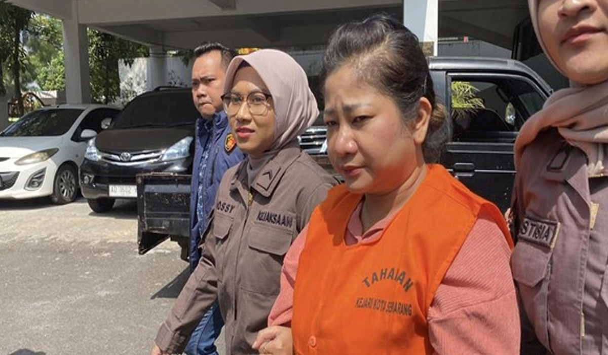 Dibongkar! Mami Uthe Penyedia Striptis di Semarang, Begini Penampakannya! Dibongkar! Mami Uthe Penyedia Striptis di Semarang, Begini Penampakannya!