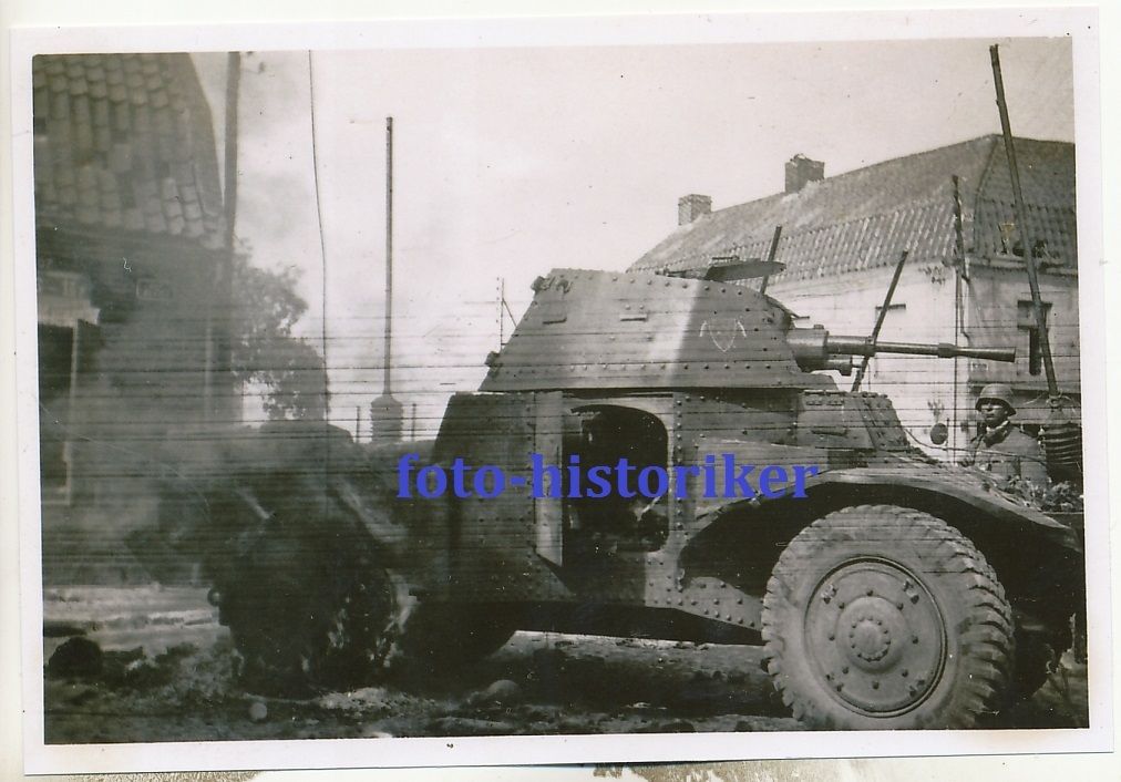 zerstörter franzöischer Panzer Wagen AMD 35 Panh