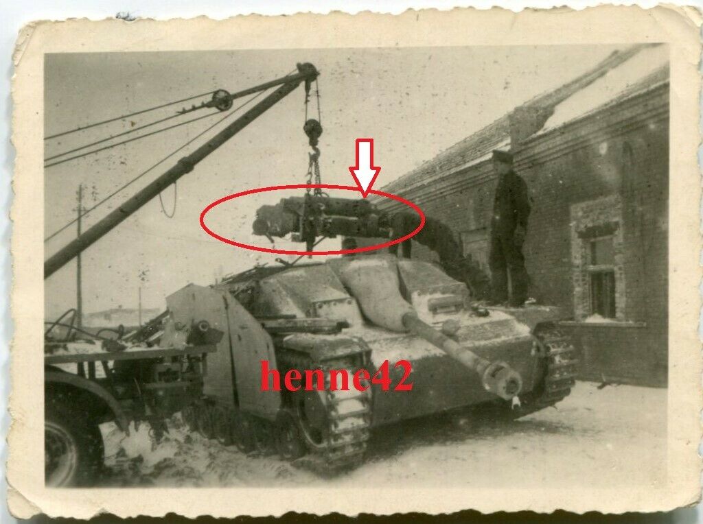 Foto Wehrmacht Sturmgeschütz StuG III Saukopfblende Kran Motorwechsel tank
