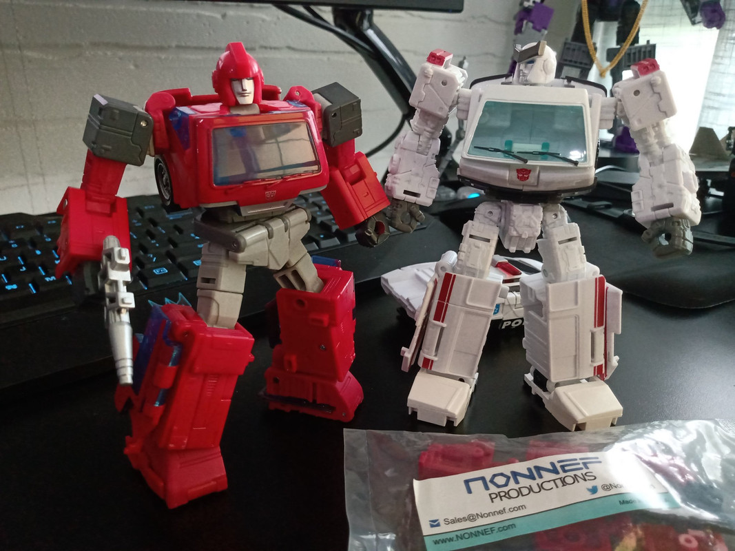 01-Studio-Series-86-Voyager-Ironhide