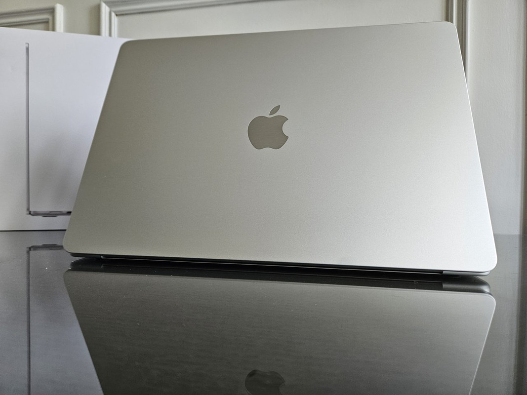 MacBook本体 MacBook Air (M2, 15\", 24GB, 1TB, US) Refurbished 15-inch MacBook Air Apple M2 Chip with 8‑Core