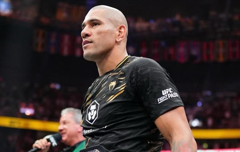 Алекс Перейра отново намеква за преминаване в тежка категория