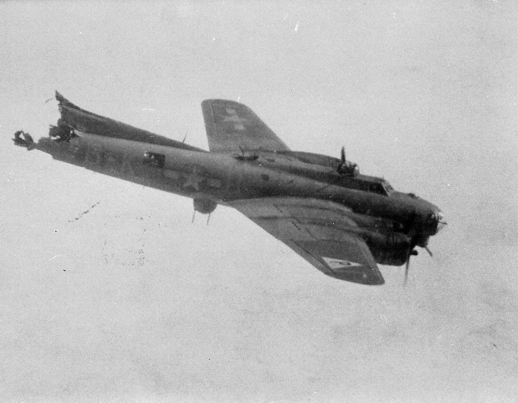 Perte du B-17G 42-31333 'Wee Willie' B-17-42-37781-Silver-Dollar