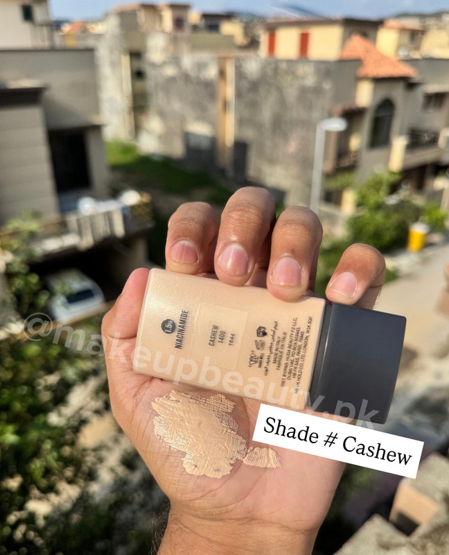 Huda Beauty Easy Blur Airbrush Foundation – 30 ML - image 3