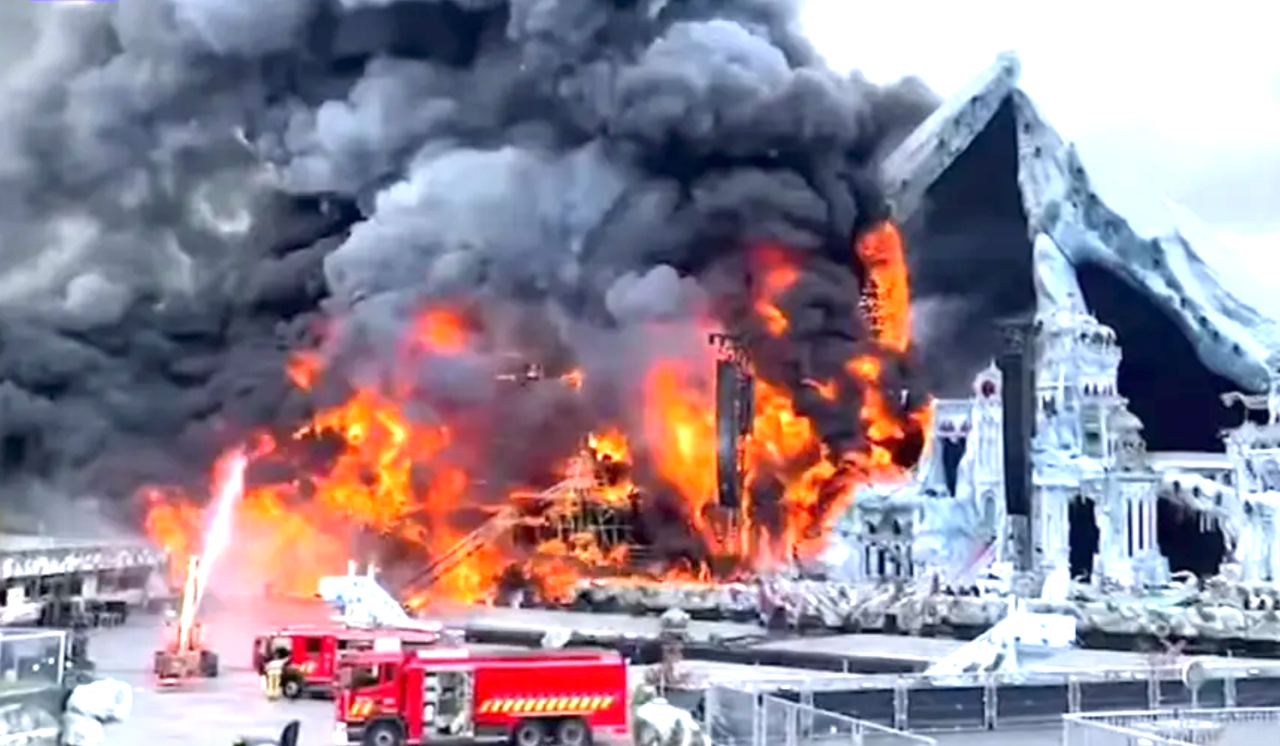 [Image: Tomorrowland-Stage-Burns.png]