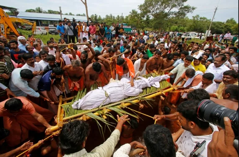 Realizan funeral a cocodrilo 'vegetariano'; se alimentaba de arroz y azúcar 