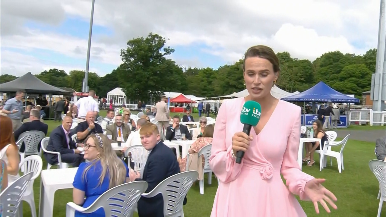 ITV Racing Live from Newcastle_20230701_11551430.ts_snapshot_00.02.53.377