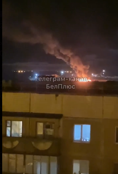 Белгород в огне. Судя по звукам, детонирует боеприпас