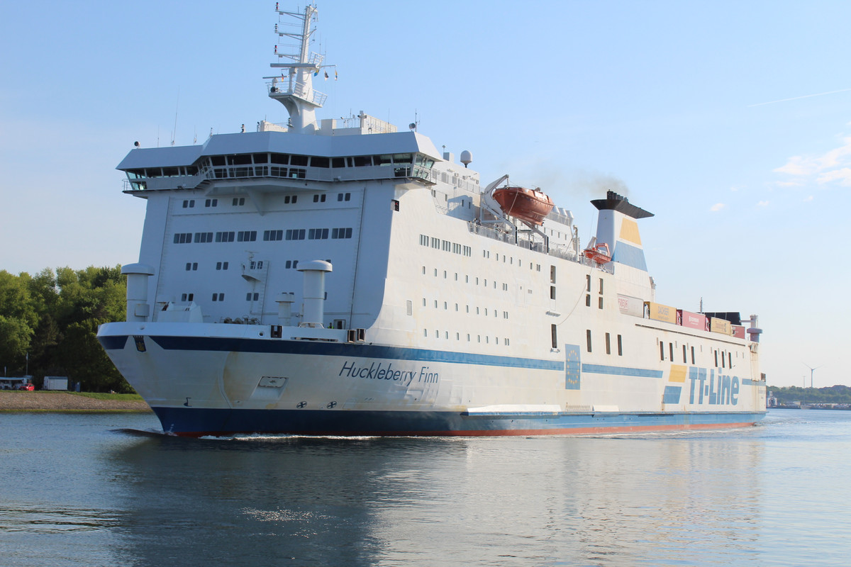 3A9AC092-58D8-48BE-BF7D-85C70F94C748