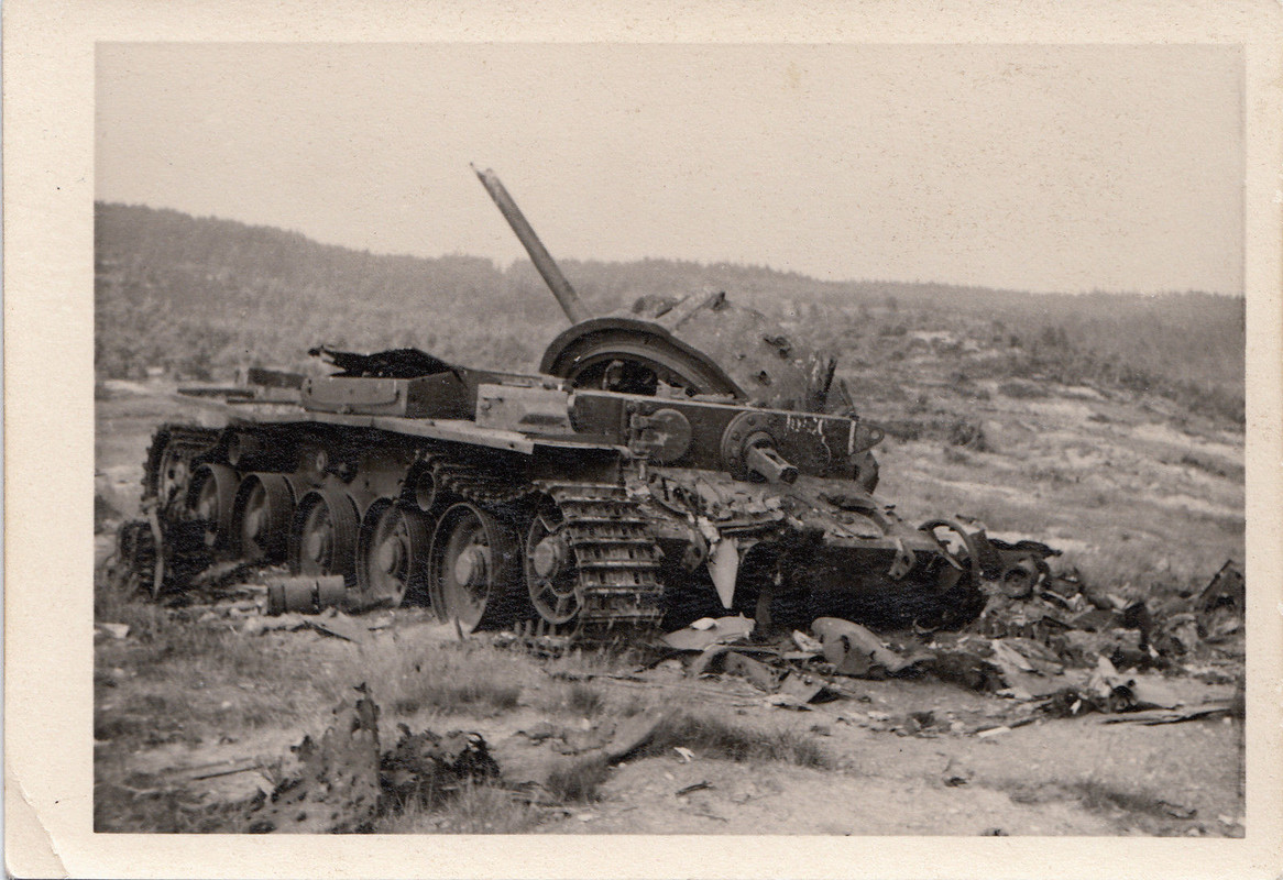 schwerer Panzer zerstört Tank