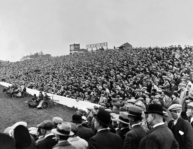 [Image: 1931-Crowds-at-Nottingham-Forest-Footbal...ttingh.jpg]