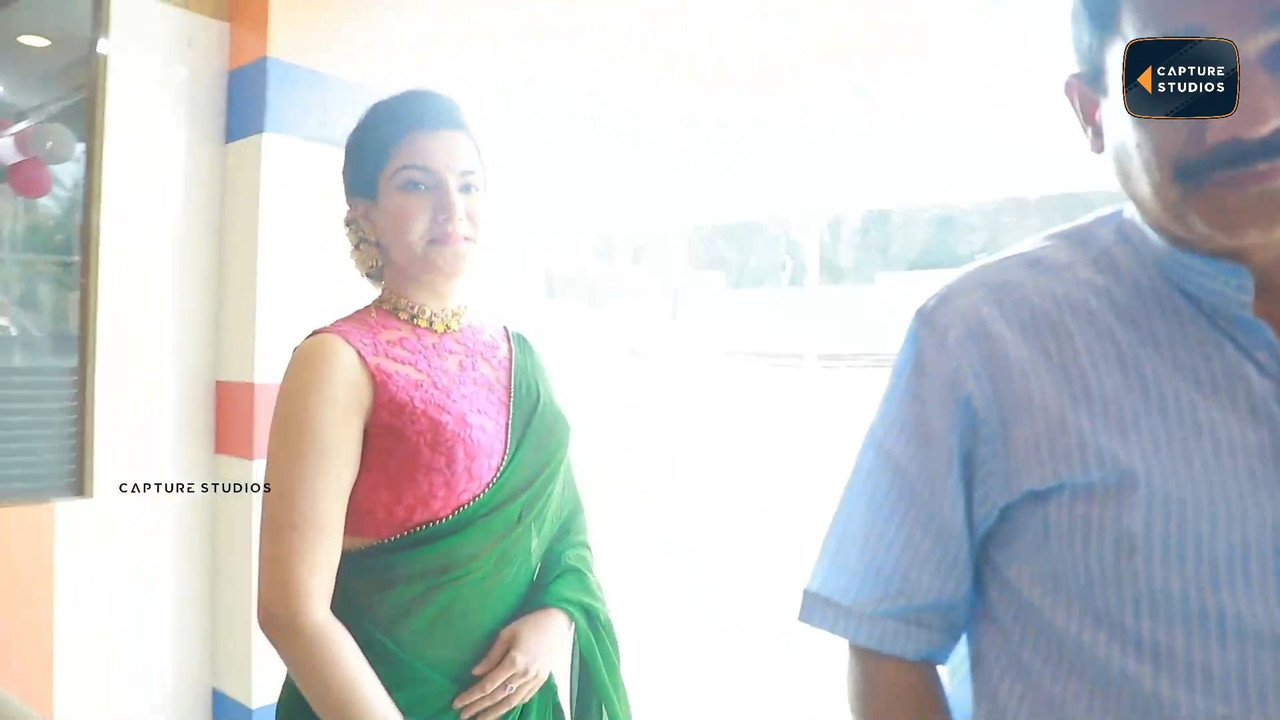 Honeyrose Hot sexy in saree.mkv_snapshot_00.38.072