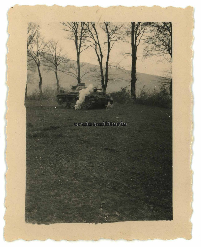 Orig. Foto Panzer III Tank bei Grenadier Nahkampf Übung - Einnebeln(2)