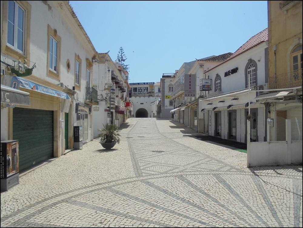 Albufeira-old-town-centre-040421-7