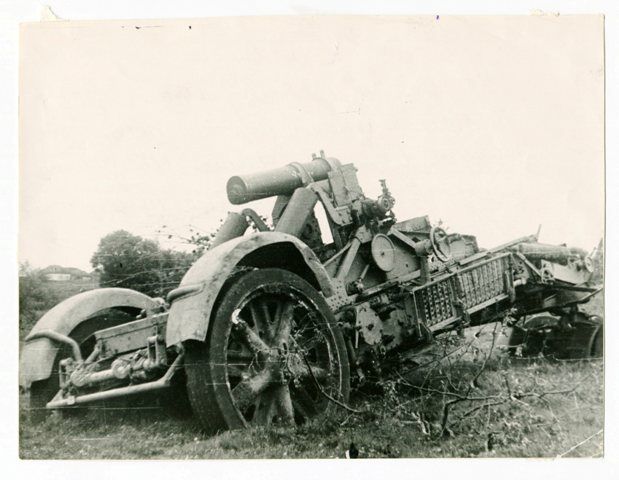 Разбитые немецкие орудия на огневых позициях